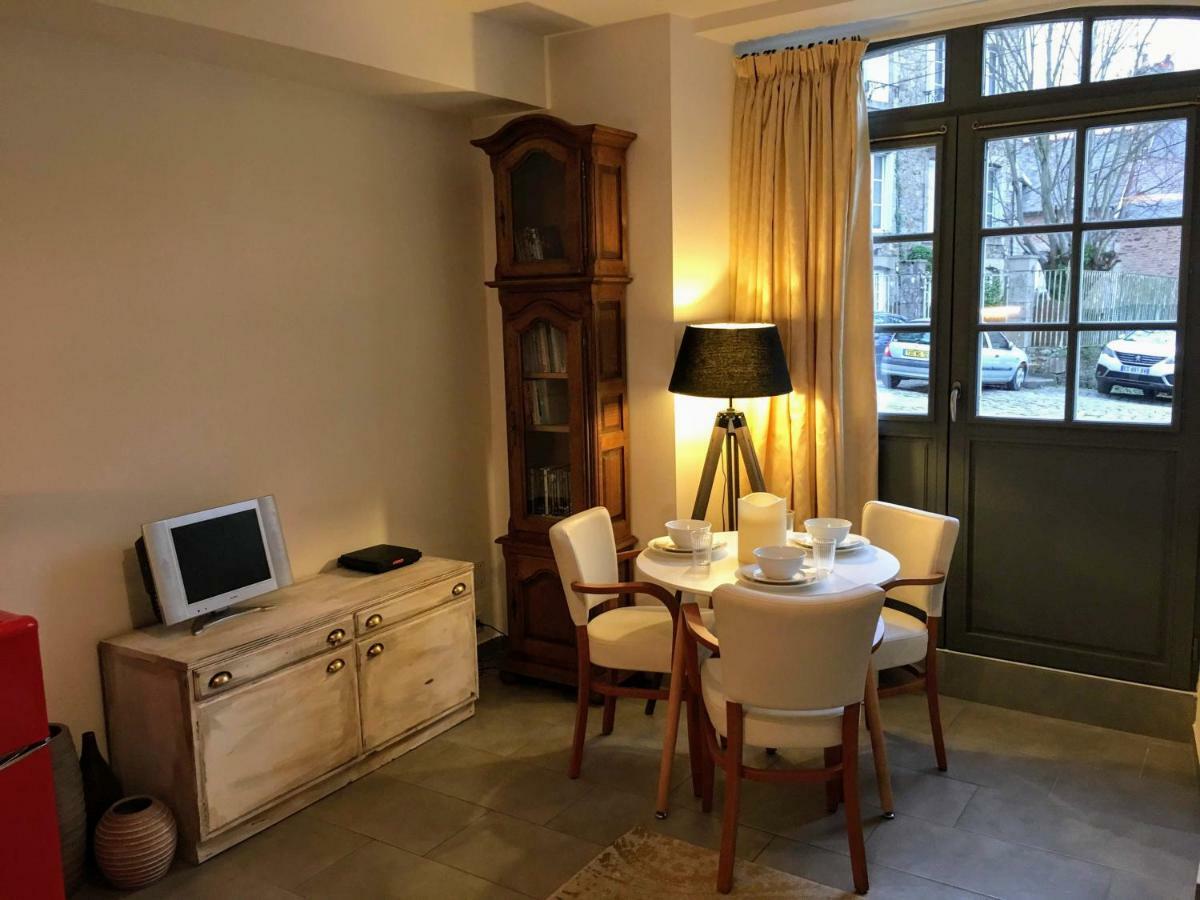 Gate House Lodge Динан Экстерьер фото