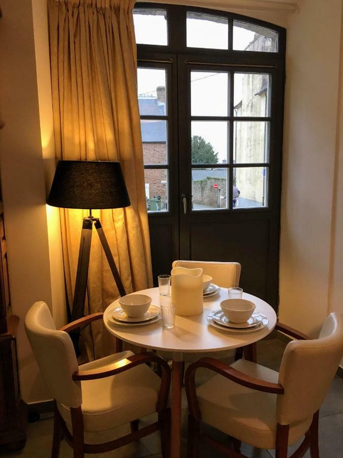 Gate House Lodge Динан Экстерьер фото